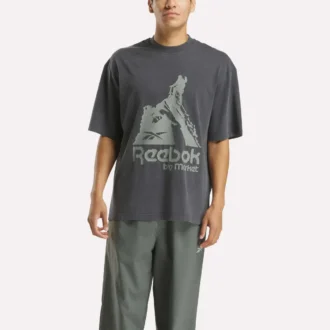 リーボック × MARKET グラフィックTシャツ
